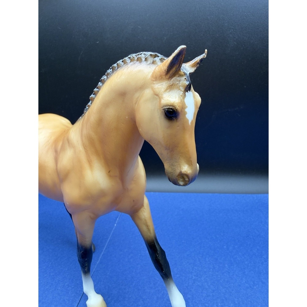 Breyer Horse #953 BUCKSKIN HANOVERIAN FREEDOM SERIES 1:12 SCALE 2019 - Picture 3 of 15